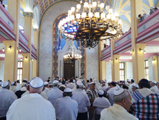 Morning service in the Great Synagogue of Edirne
